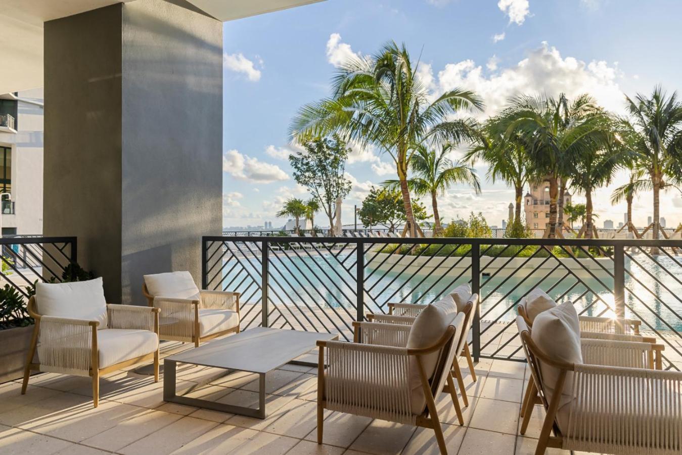 1 Bedroom With Pool And Gym Next To Kaseya Center