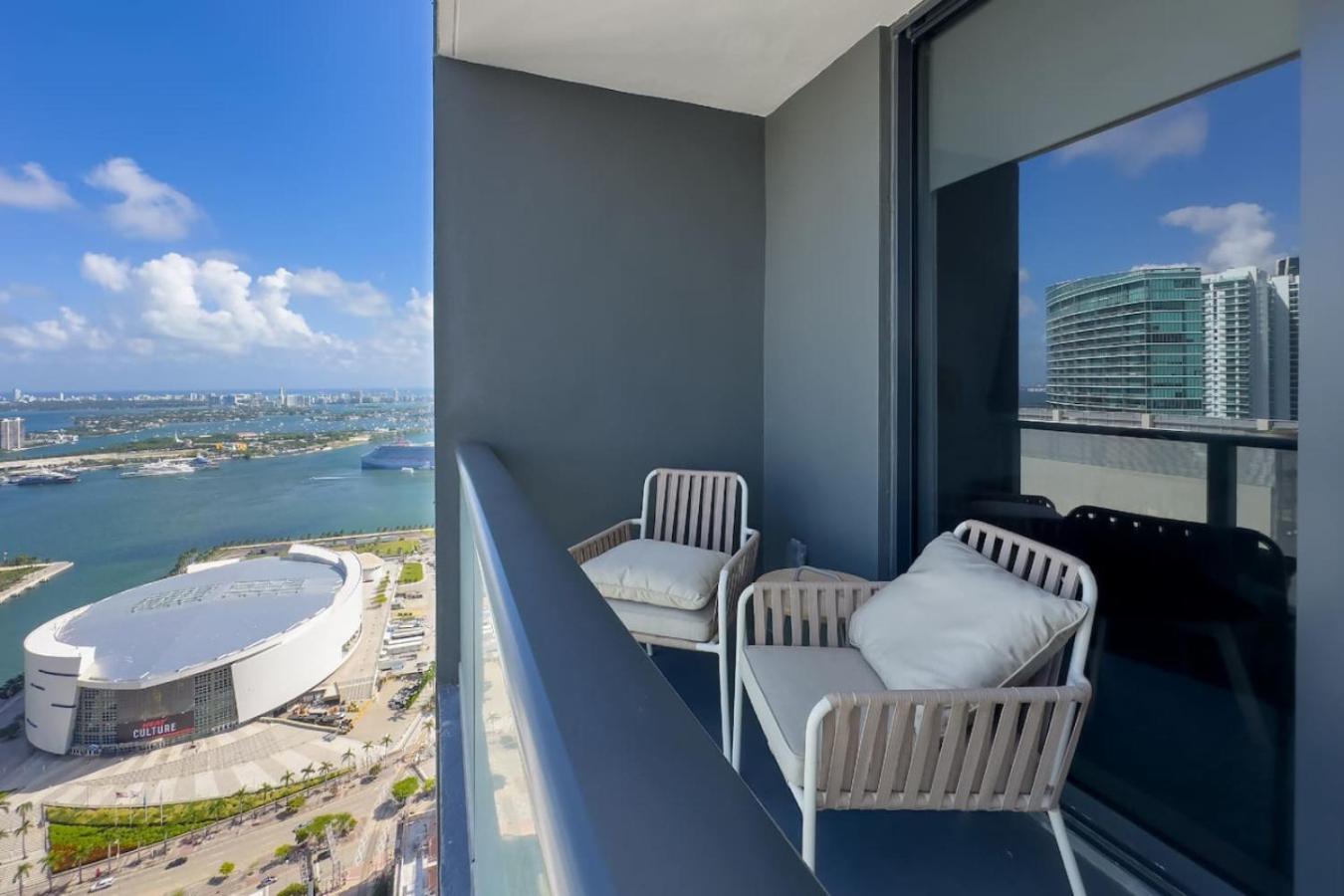 Casa vacanze 1 Bedroom With Pool And Gym Next To Kaseya Center